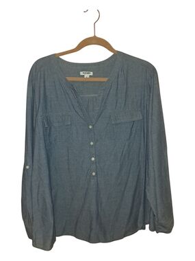 Old Navy Light Blue Chambray Button-Front Long Sleeve Shirt